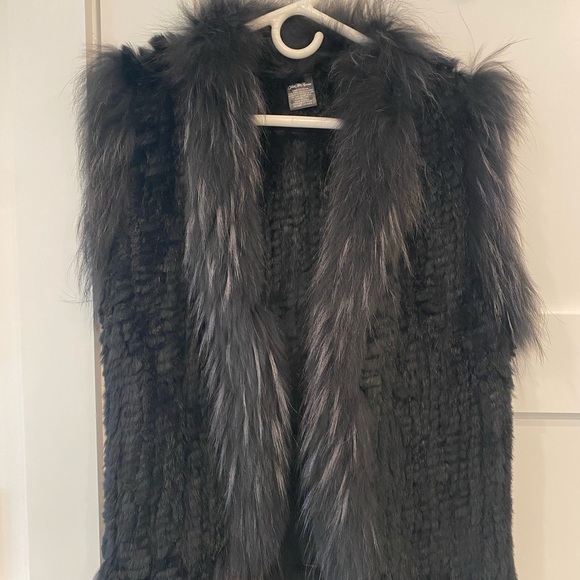 Saks fifth avenue fur vest. Black. Size S/M - Picture 3 of 13
